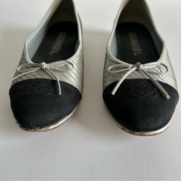 CHANEL CC CAP TOE DIAGONAL QUILTED SILVER BALLET FLATS SZ 39 - Picture 12 of 15